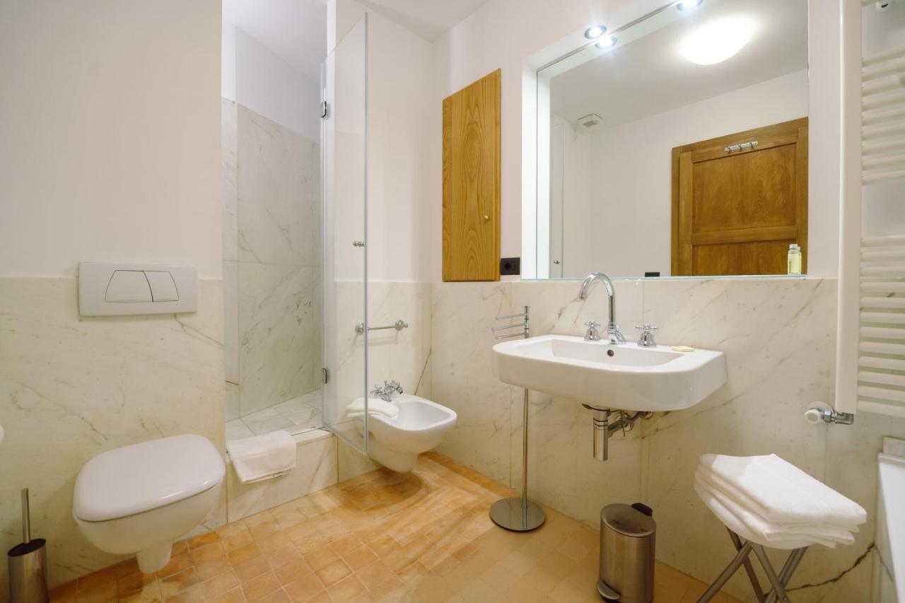 لوكا Palazzo Froussard B&B And Living المظهر الخارجي الصورة